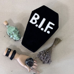 Изготовленный на заказ черный Хэллоуин вышитый бархатный ящик для хранения ювелирных изделий ожерелье серьги кольцо готический гроб в форме ювелирных изделий упаковочная коробка - Product Image 2