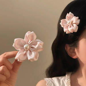 Horquilla para el Cabello con Flores de Cerezo Rosa Dulce y Perlas, Broche Floral Bonito, Accesorio para el Cabello - Product Image 3