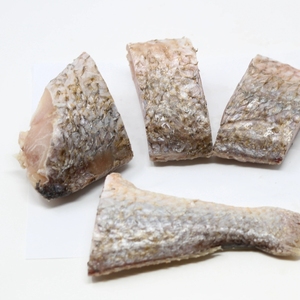 Cortador de filete de pescado amarillo Croaker, porción congelada, trozo de pescado capturado en la naturaleza, suministro limpio, paquete de bandeja al vacío - Product Image 5