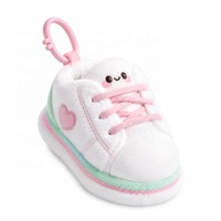Porte-clés en peluche personnalisé, design baskets mignonnes, breloque souple pour sac, porte-clés en peluche personnalisé avec patch cœur