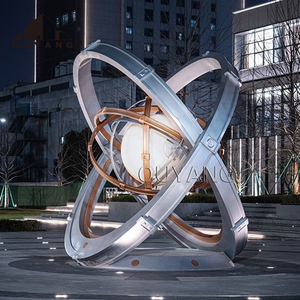 Sculpture moderne abstraite en spirale en acier inoxydable pour aménagement paysager de villa, grande statue d'art en métal poli pour extérieur avec boule miroir - Product Image 3