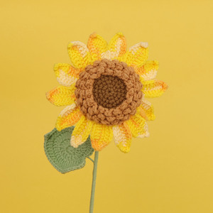 Ramo de Girasoles Tejidos a Crochet, Flores Artificiales con Envoltura, Regalo para el Día del Maestro, Decoración de Graduación - Product Image 2