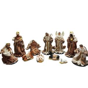 Set Natalizio di 11 Pezzi Decorazioni Statuette del Presepe Colorato Moderno di Lusso per la Casa - Product Image 1