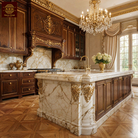 Lemari Dapur Kayu Solid Custom Mewah untuk Hunian Mansion dengan Pulau Dapur & Lis Emas Set Lengkap Kabinet Kayu Walnut