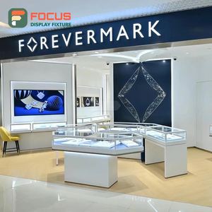 Vitrine de comptoir à bijoux en verre avec éclairage LED de luxe, comptoir à bijoux en bois moderne haut de gamme, design d'intérieur de magasin de bijoux - Product Image 3