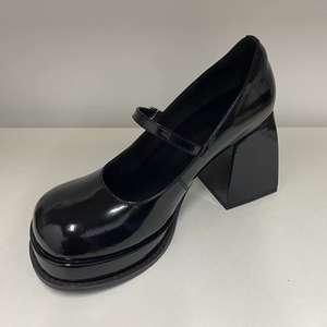 Zapatos de tacón grueso de 9 cm para mujer, de cuero vacuno patentado, con plantilla de piel de cerdo, punta cuadrada, estilo Mary Jane, personalizables con logo de fábrica. - Product Image 4