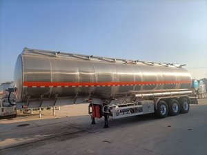 Oferta Especial: Semirremolque Cisterna de Acero para Agua y Petróleo, Transporte de Líquidos - Product Image 2