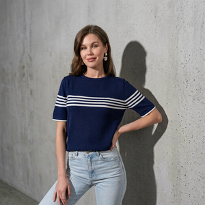 Pull en tricot rayé bleu marine à col rond et manches courtes pour femme, en coton respirant, style nautique, à porter toute l'année - Product Image 1