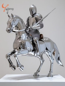 Sculpture d'armure de chevalier médiéval et de cheval de guerre en acier inoxydable, conçue sur mesure, polie à la main, art 3D, objet de collection - Product Image 3