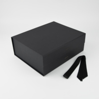 Boîte d'emballage de parfum en carton recyclé personnalisé de luxe avec ruban Boîte cadeau en papier pliable avec logo unique à fermeture magnétique en relief