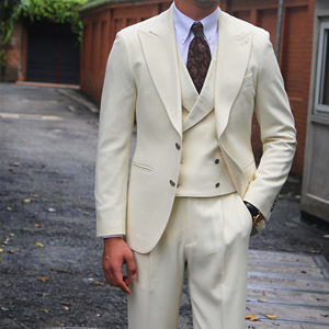 Costume pour hommes de pantalon de manteau blanc mince haut de gamme personnalisé pour costumes de mariage classiques blanc 3 pièces - Product Image 3