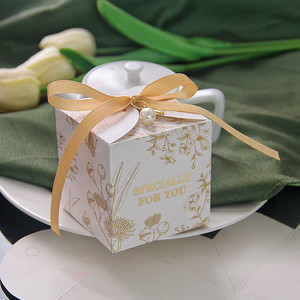 Yiwu 9*9*9cm faveurs emballage en gros inde vide dessert chocolat fantaisie bonbons boîtes en papier rouge pour souvenirs de mariage - Product Image 4