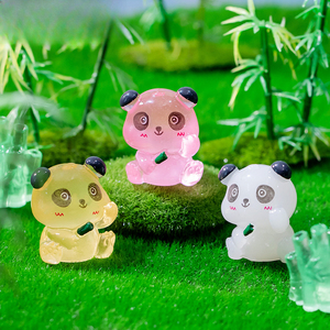 Artigianato in Resina, Micro Paesaggio Luminoso, Panda Rosso, Statuetta Animale Carina, Accessori da Giardinaggio, Piccolo Ornamento in Resina - Product Image 3