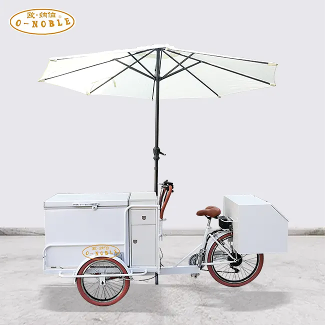 Gelato alla menta verde 3 ruote che vende gelateria mobile per biciclette