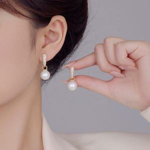 Pendientes de Botón de Estilo Retro con Microincrustaciones de Diseño Clásico y Elegante para Mujer, Nuevas Perlas de Moda con Microincrustaciones y Elegantes Broches - Product Image 2