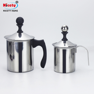 Pichet <span class=keywords><strong>mousseur</strong></span> à lait manuel en acier inoxydable de qualité alimentaire - <span class=keywords><strong>Mousseur</strong></span> à lait durable à pompe manuelle avec poignée ergonomique pour barista à domicile - Product Image 2