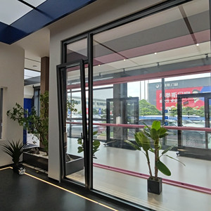 Ventana Abatible Moderna de Aleación de Aluminio con Rotura de Puente Térmico Deioux, Triple Acristalamiento, Vidrio Bajo Emisivo Plateado, para Proyectos de Villas de Alta Gama - Product Image 6