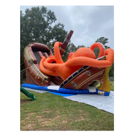 Château gonflable géant en toile PVC avec toboggan sec, bateau privé et jeu de poulpe rouge sur terre