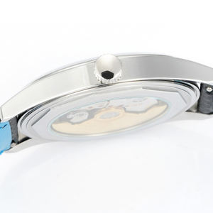 Montre-bracelet automatique haut de gamme pour homme 2026 HOT avec cadran texture carbone, aiguilles bleues accentuées, index lumineux et calendrier mécanique - Product Image 4