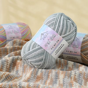 Fil <span class=keywords><strong>à</strong></span> <span class=keywords><strong>tricoter</strong></span> épais teint en espace pour la vente en gros, fil <span class=keywords><strong>à</strong></span> crocheter moelleux et coloré, fil fantaisie en coton lait dégradé et gonflant pour le bricolage - Product Image 3