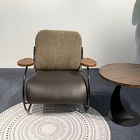 Fauteuil à bascule moderne 8203 en tissu et cuir PU, fauteuil de salon individuel avec accoudoirs en bois