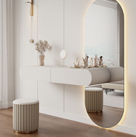 Nouvelle conception de coiffeuse murale avec miroir de maquillage intégré, miroir pleine longueur anti-buée à LED rétroéclairé pour chambre à coucher