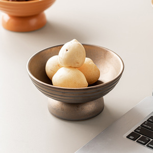 Bol à fruits en céramique avec des rainures horizontales, plat décoratif en céramique d'alumine pour la maison ou la restauration - Product Image 1
