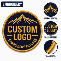 Écusson brodé rond bleu marine avec logo personnalisé et bordure dorée, motif montagne, thermocollant pour veste et chapeau, étiquette de marque, fabricant OEM