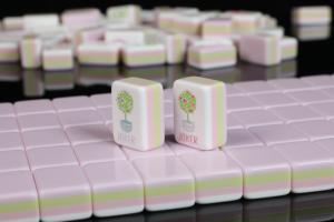 Juego de Mahjong Americano de Acrílico Rosa de Cuatro Capas de Alta Calidad de Oh My Mahjong - Ecológico y Duradero para Viajes y Juegos de Azar - Product Image 6