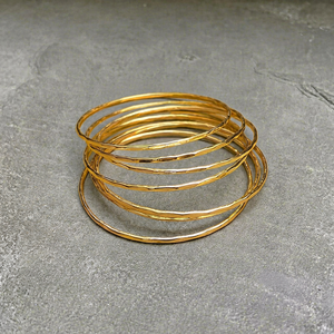 Bracelet manchette ajustable en laiton artisanal indien, argent tibétain et plaqué or 18 carats, design moderne, haute couture - Product Image 1
