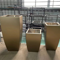 Vases et pots à fleurs en acier inoxydable de luxe pour la maison - Design moderne pour la décoration intérieure et extérieure