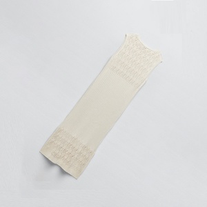 เดรสไหมพรมลำลองแขนกุดสำหรับผู้หญิงพร้อมโลโก้แบบกำหนดเอง - Product Image 6