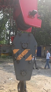 Grue sur camion d'occasion NMSany STC3000C8-8 de 300 tonnes pour opérations de levage de conteneurs lourds, flèche à 8 segments de 90 m, contrepoids de 73,5 t - Product Image 5