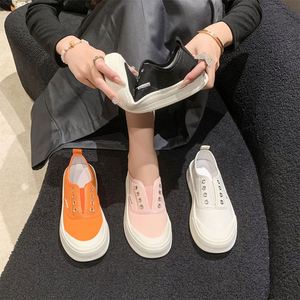 Chaussures d'hiver décontractées pour femmes, nouveau style, légères, en PU, avec semelles épaisses en caoutchouc, dans différents designs - Product Image 1