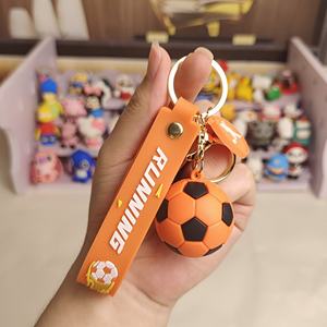 Porte-clés de football personnalisé en PVC 3D, pendentifs de voiture en plastique de dessin animé, vente en gros, pour articles cadeaux - Product Image 5