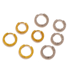 Créoles texturées uniques - Acier inoxydable plaqué <span class=keywords><strong>or</strong></span> 18 carats - Créoles rondes minimalistes géométriques pour femmes - Product Image 5