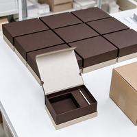 Boîte cadeau rigide personnalisée à couvercle articulé avec insert en papier imprimé pour parfums, thé et coffrets cadeaux d'affaires