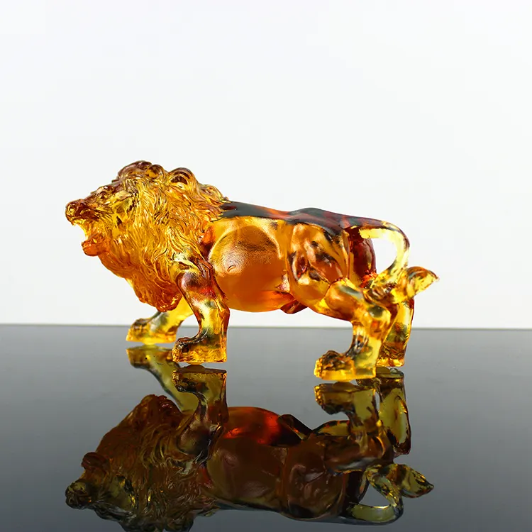 Personnalisé Moulage Couleur Cristal Verre Ambre Lion Animal Sauvage Statue Pour La Décoration Intérieure
