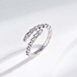 แหวนเงินแท้ 925 ชุบทอง ประดับเพชรซิคอน ดีไซน์งูสีดำ ปรับขนาดได้ สไตล์ฮิปฮอป รูปทรงปิรามิด สำหรับผู้หญิง ราคาโรงงาน - Product Image 4