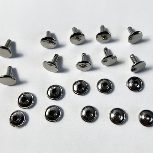 Accessoire de fixation de bouton en plastique de forme triangulaire avec fermeture à crochet et boucle pour la rééducation portable et les accessoires capillaires - Product Image 1