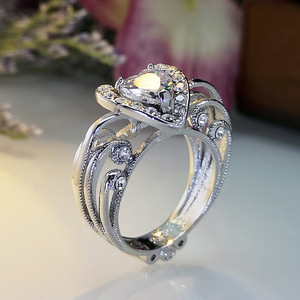 Anello a Forma di Cuore per Donne, Design Curvo Cavo, Accessorio da Dito per Uso Quotidiano - Product Image 4