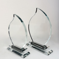Prix du trophée en cristal de plaque en forme de flamme vierge avec base noire