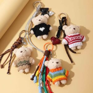 Llaveros y Colgantes Personalizados OEM de Cuero PU 3D con Osos de Peluche Adorables y Nudos de Cuerda de Ganchillo Coloridos para Bolsos - Product Image 3