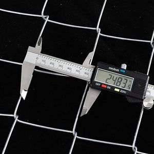 سياج شبكي 100 قدم بارتفاع 6 أو 8 أقدام، شبكة سلكية مغلفة بالبلاستيك PVC، مجلفنة بتصميم ماسي، مواصفات مخصصة للبيع - Product Image 5