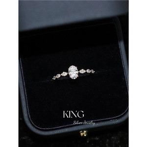 แหวนเงินทรงวงรีประดับเพชรแบบหนามเตยสำหรับผู้หญิง - Product Image 1