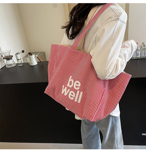 Sac à bandoulière en toile simple et durable, grande capacité, sac fourre-tout en toile personnalisé avec impression de lettres pour un usage quotidien - Product Image 2