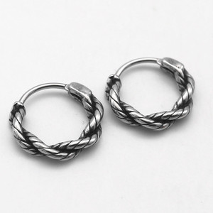 Pendientes de aro retorcidos yunnique, redondos geométricos de acero de titanio para parejas, estilo minimalista - Product Image 1