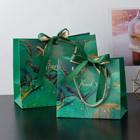 Logo personnalisé élégant mariage sacs en marbre vert sacs cadeaux de remerciement avec ruban
