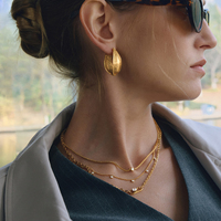 Collier chaîne en acier inoxydable plaqué or 18 carats J&D, classique, avec zircon blanc rond, chaîne croisée multicouche, chaîne à perles