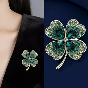 Thanh Lịch Bốn Lá Cỏ Ba Lá Trâm Pha Lê Rhinestone Thiết Kế Màu Xanh Lá Cây Ve Áo Pin Đồ Trang Sức Quà Tặng Cho Phụ Nữ - Product Image 1